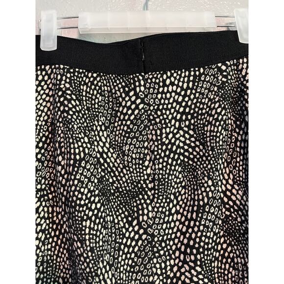 Ann Taylor Black and White Geometric Print Stretch Knit Pencil Skirt Size 14 - Picture 8 of 11